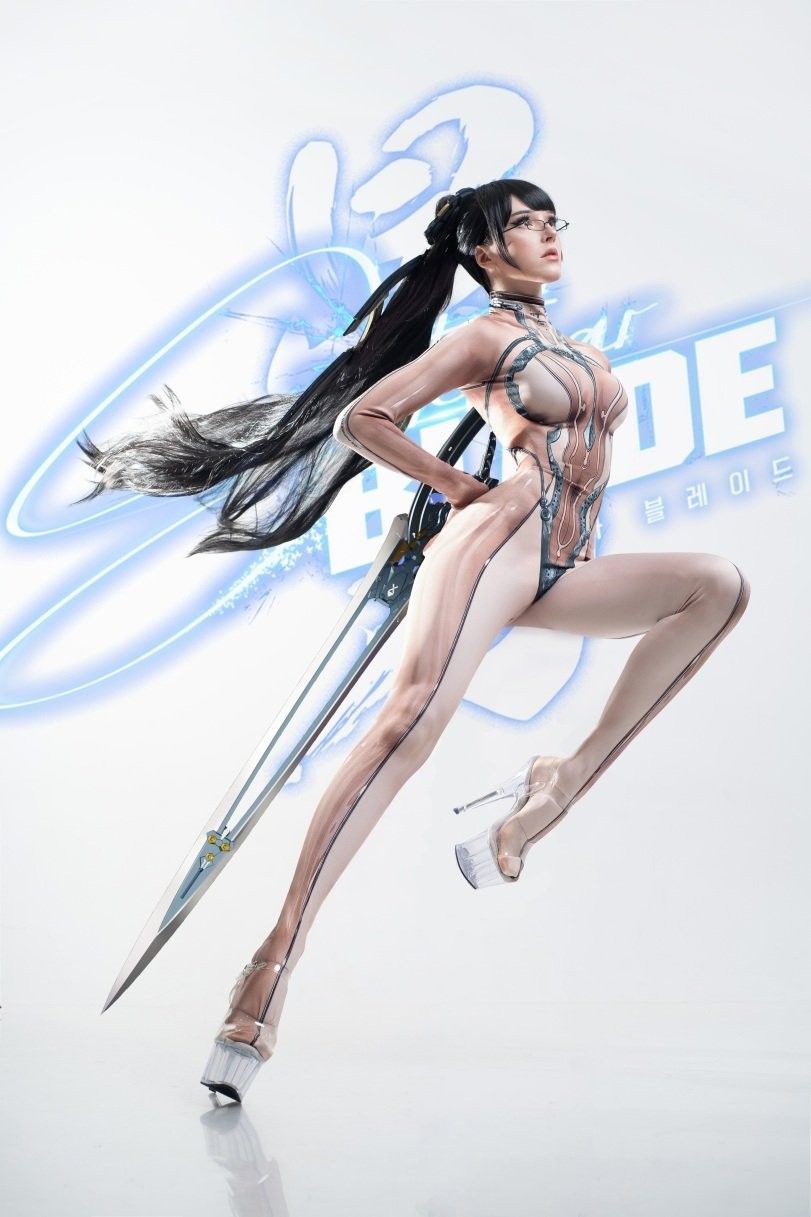 国外超模-透明战衣神还原《剑星》伊芙