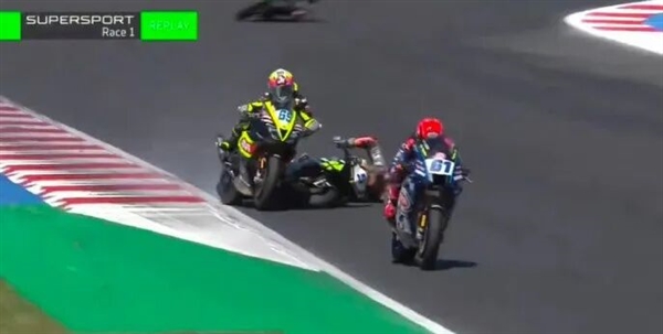 WSBK英国站正赛首回合：德比斯第8名完赛 64号车手首圈摔出赛道