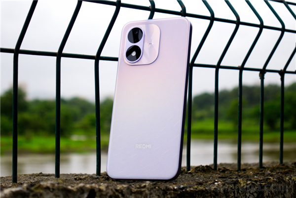 REDMI Note 17登陆印度:7英寸巨屏+8000mAh电池 2000元起售 REDMI Note 17登陆印度:7英寸巨屏+8000mAh电池 2000元起售