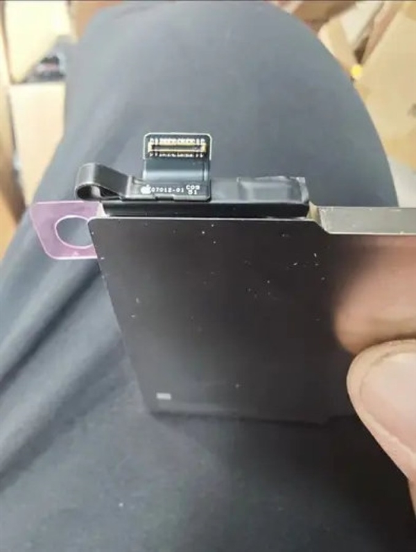 祖传27W将延续！iPhone 18 Pro Max电池谍照流出：苹果就给了5400mAh