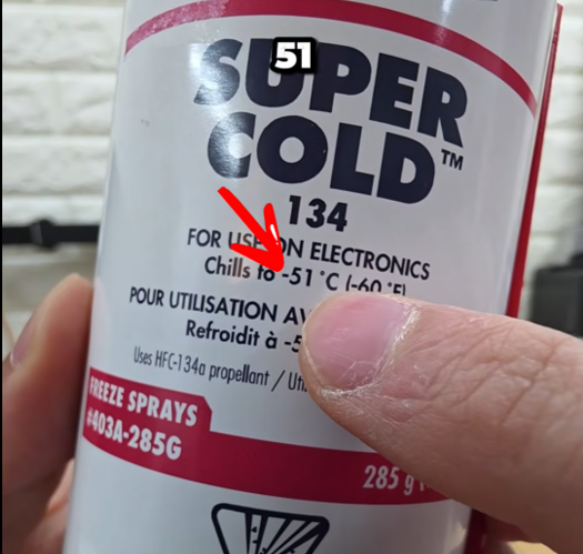 10秒骤降60°C！玩家用零下51°C冷冻喷雾给CPU降温：一喷瞬间起霜