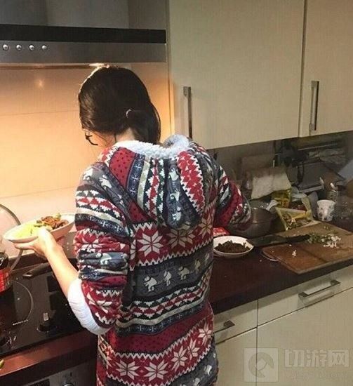 炉石传说会长婚后生活曝光 板娘变身小媳妇